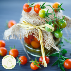 Weckglas mit Juteband dekoriert mit Inhalt Tomaten; Tisch dekoriert mit Cocktailtomaten; HofladenBOX